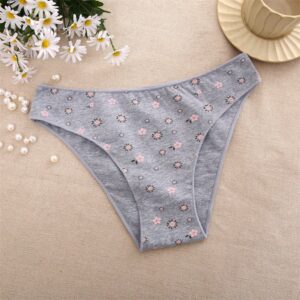 Ніжні трусики з бавовни